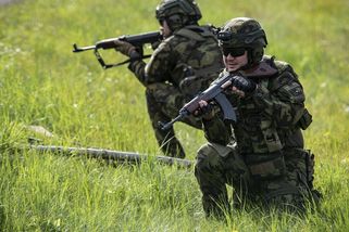 Máme rodiny a hypotéky. Důvod, proč se policisté a vojáci naočkují - Seznam Zprávy